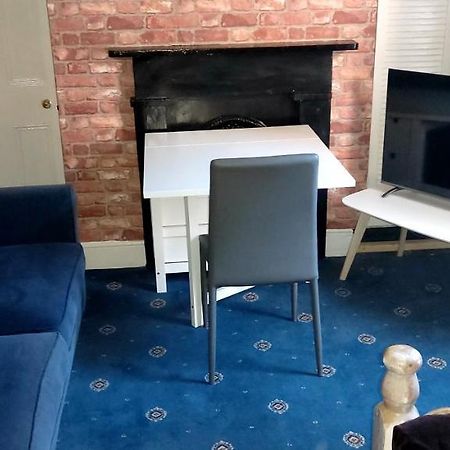 Phoenix Nights Guest House 배로우인퍼니스 외부 사진