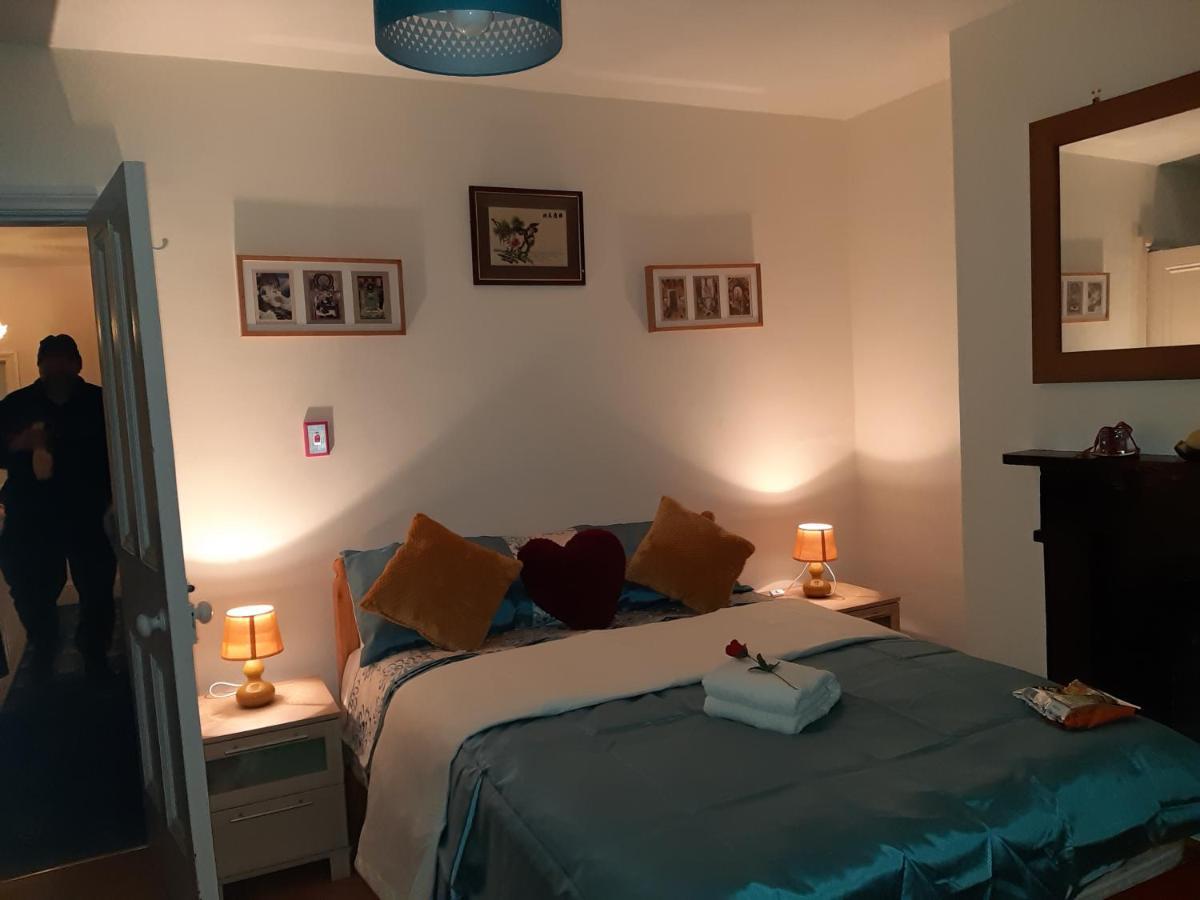 Phoenix Nights Guest House 배로우인퍼니스 외부 사진