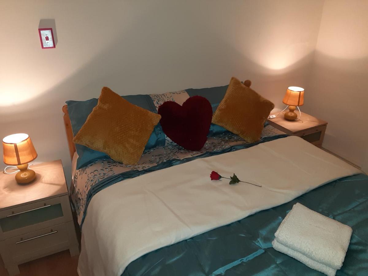 Phoenix Nights Guest House 배로우인퍼니스 외부 사진