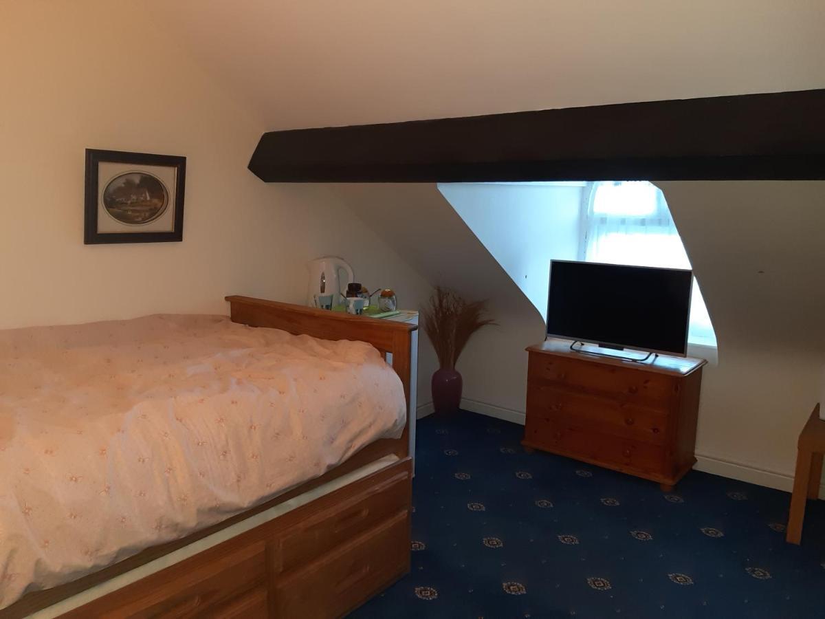 Phoenix Nights Guest House 배로우인퍼니스 외부 사진