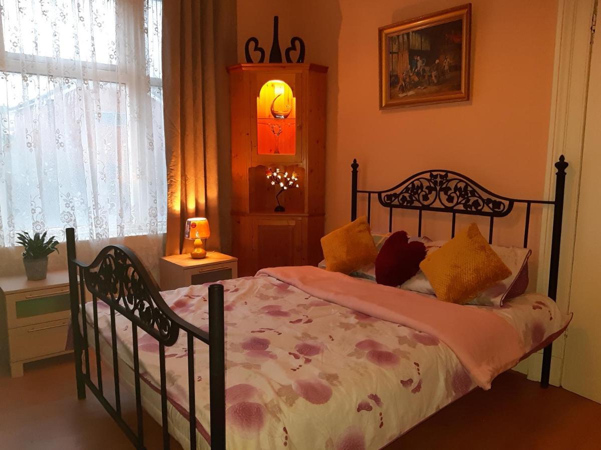 Phoenix Nights Guest House 배로우인퍼니스 외부 사진