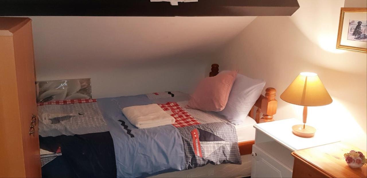 Phoenix Nights Guest House 배로우인퍼니스 외부 사진