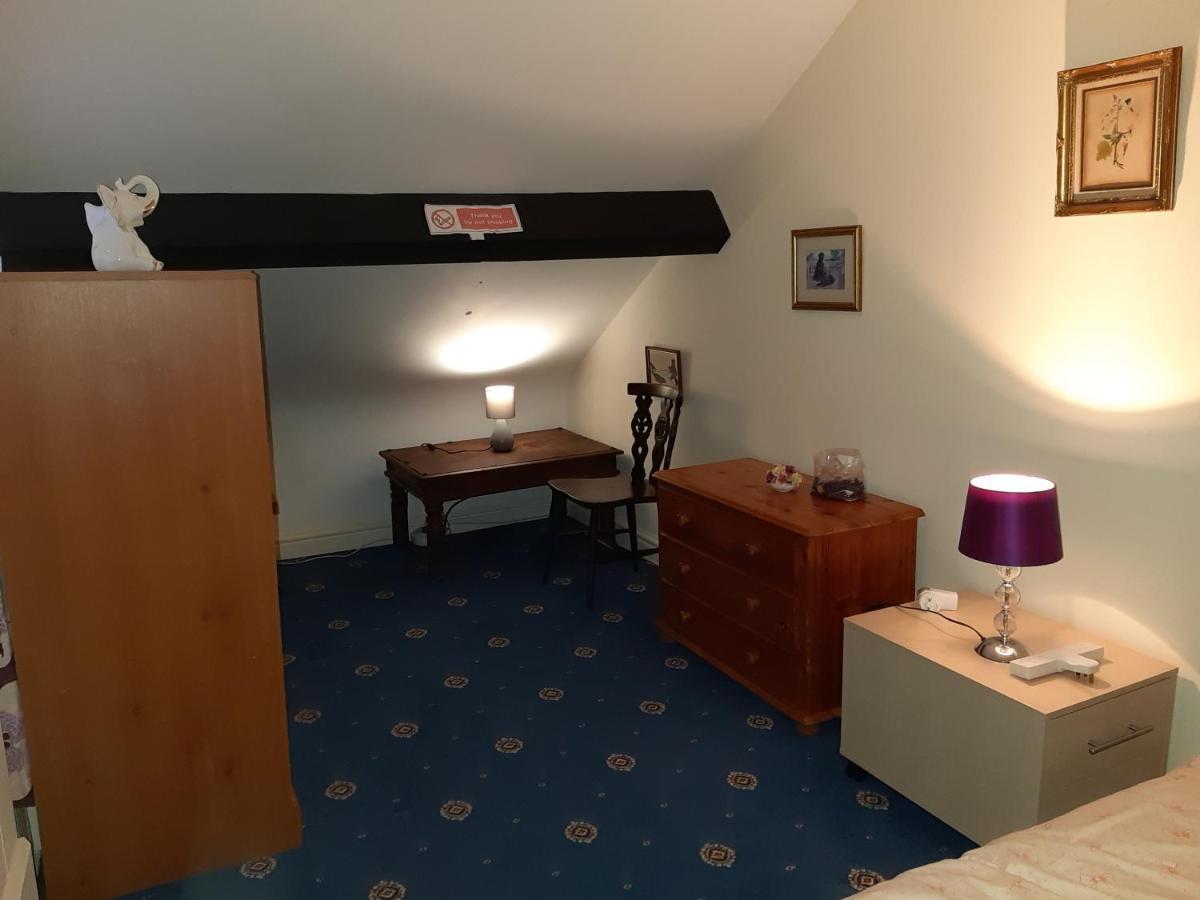 Phoenix Nights Guest House 배로우인퍼니스 외부 사진