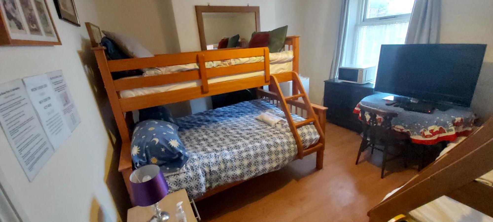 Phoenix Nights Guest House 배로우인퍼니스 외부 사진