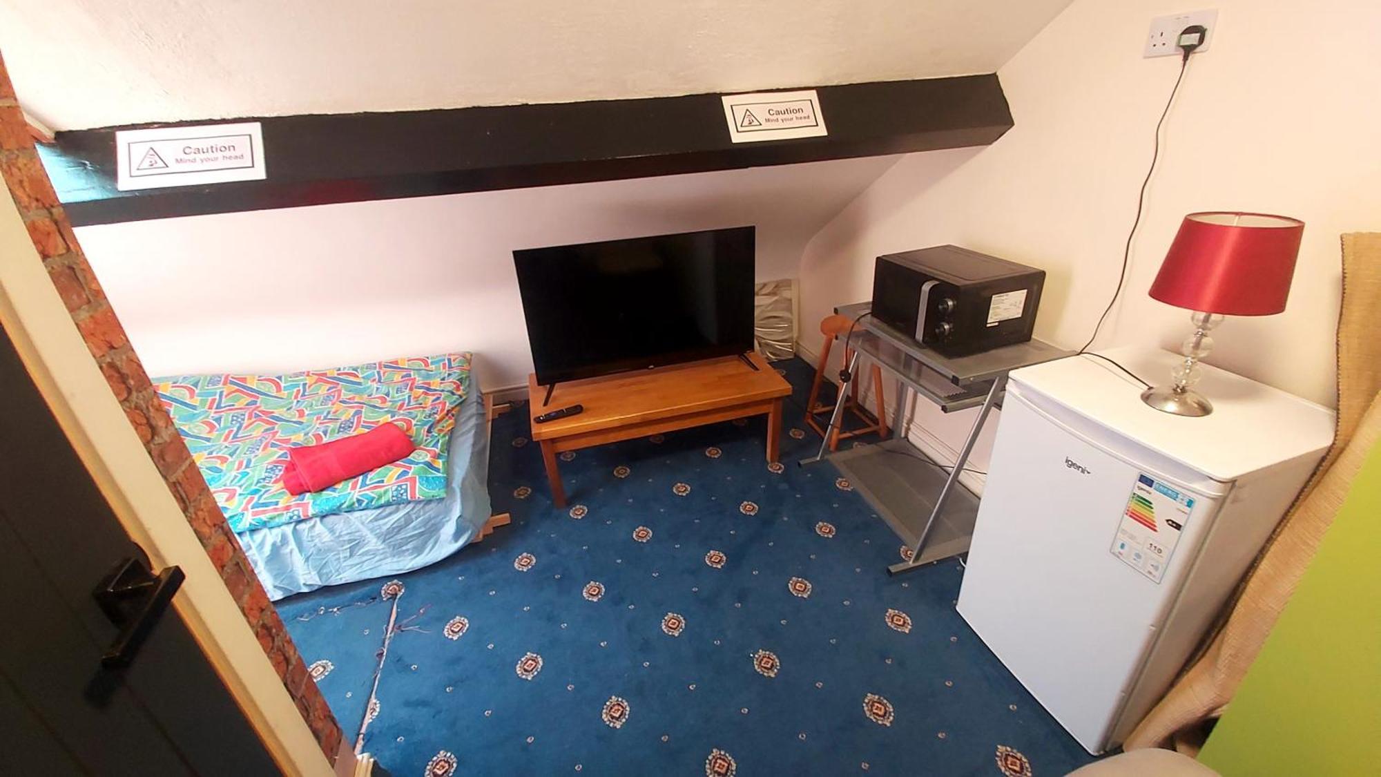 Phoenix Nights Guest House 배로우인퍼니스 외부 사진